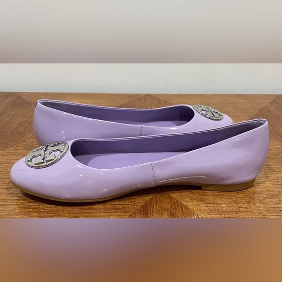 Tory Burch Lilac Flats with Silver Logo 8 - Picture 7 of 14